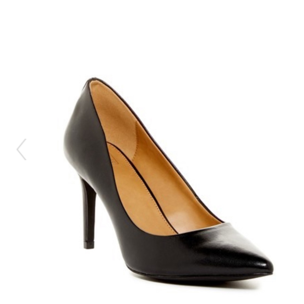 14th & Union
Maty Pointed Toe Pump. Black. 8.5